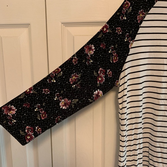 Floral Striped Cropped Sleeve Shirt - Picture 4 of 5